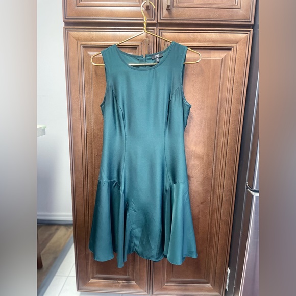 Formal Dress - Picture 2 of 3